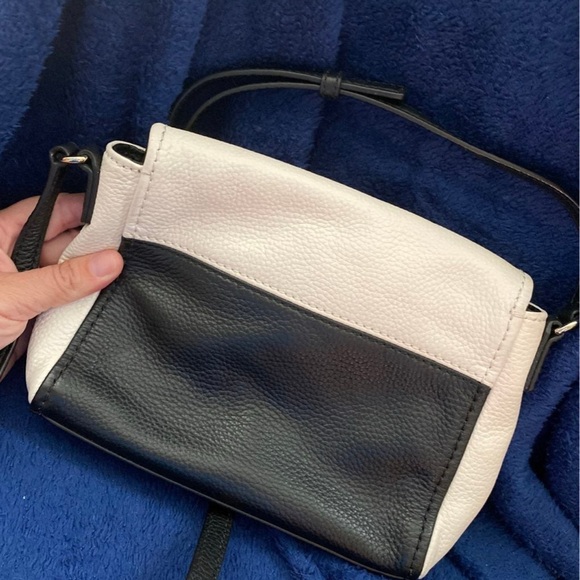 Kate Spade Black and White Leather Crossbody Bag
AUTHENTIC - Picture 3 of 3